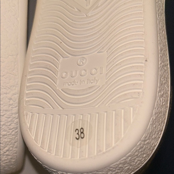 Gucci Monogram Sneakers with Red and Green Accents - Picture 7 of 10